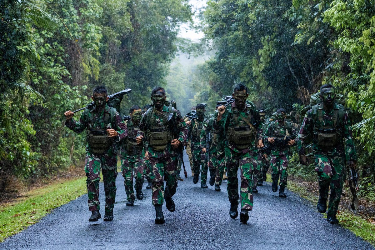 Jatosint's tweet photo. Indonesian Army #TNIAD junior officers trained in Tully, Queensland, during the latest edition of 🇮🇩🇦🇺 Junior Officers Combat Instructor Training (JOCIT) Course
📸 Australian DoD / SGT Brodie Cross https://t.co/0SKryrizcV