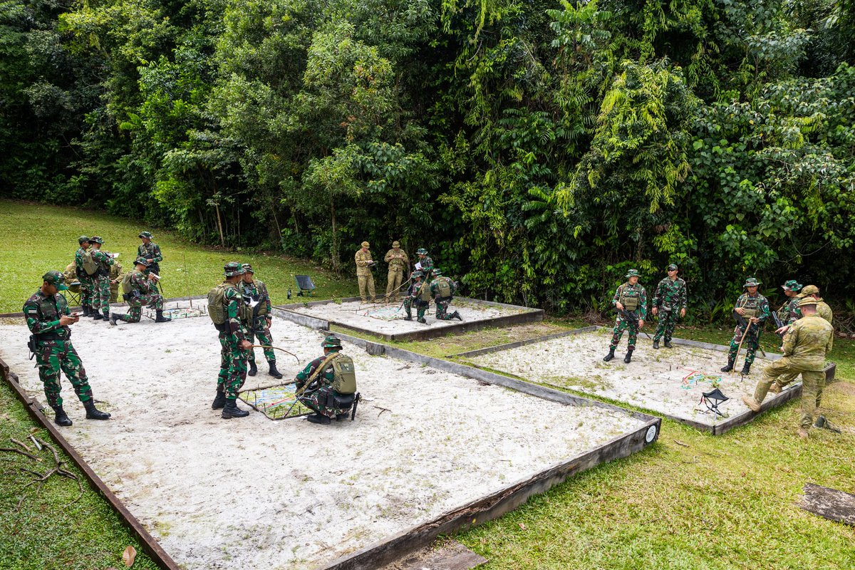 Jatosint's tweet photo. Indonesian Army #TNIAD junior officers trained in Tully, Queensland, during the latest edition of 🇮🇩🇦🇺 Junior Officers Combat Instructor Training (JOCIT) Course
📸 Australian DoD / SGT Brodie Cross https://t.co/0SKryrizcV