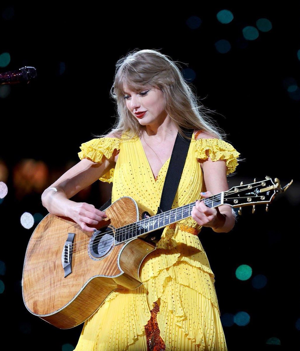TSwiftNZ's tweet photo. 🎵 | The first surprise song tonight is ‘Safe And Sound’ #SaoPauloTSTheErasTour https://t.co/Fk2JW3phd9