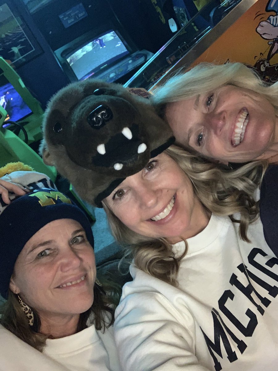 Tookermom1's tweet photo. Front of shirt:
Guess Who’s Back?
Photo of Harbaugh
Back again?
Back of shirt:
Harbaugh’s back
Photo of Harbaugh
Tell your friends!
@barstoolsports @stoolpresidente @MgoAnne 
#Big10Champs https://t.co/l8mhBN3Qoh