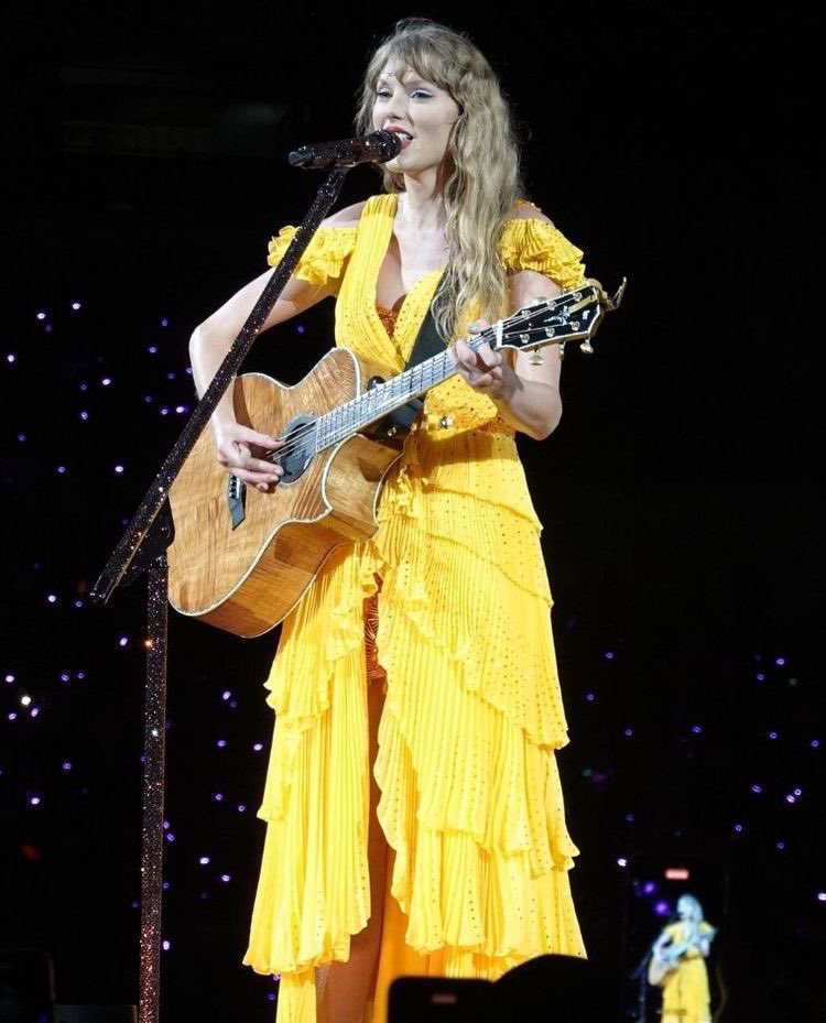 TSTheErasTourSG's tweet image. 🎸🎹 | Tonight’s surprise songs for São Paulo N2 are “Safe &amp;amp; Sound” and “Untouchable” #SaoPauloTSTheErasTour