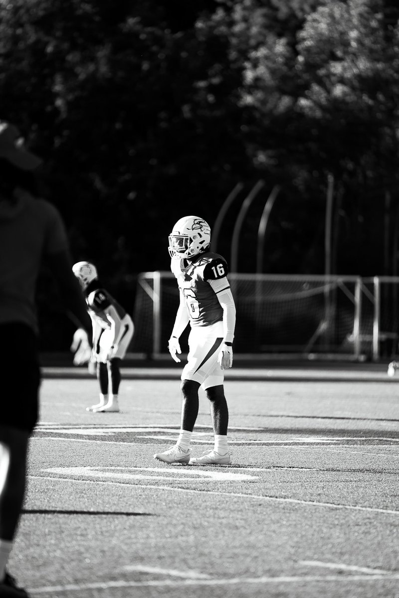 exclusiveronn's tweet image. 🚨TRANSFER CB🚨
- Led all of CFB in Passes Defended (25)
- 21 PBUs with 4 interceptions
- AFCA ALL-American Nominee 
- All-MEC Honorable Mention
- TRUE SOPHOMORE ( 2 Years of Eligibility and Redshirt)

Game Film- youtu.be/__ga8rj7sYg?si…
Practice Film- youtu.be/QZzuxySlCQs?si…