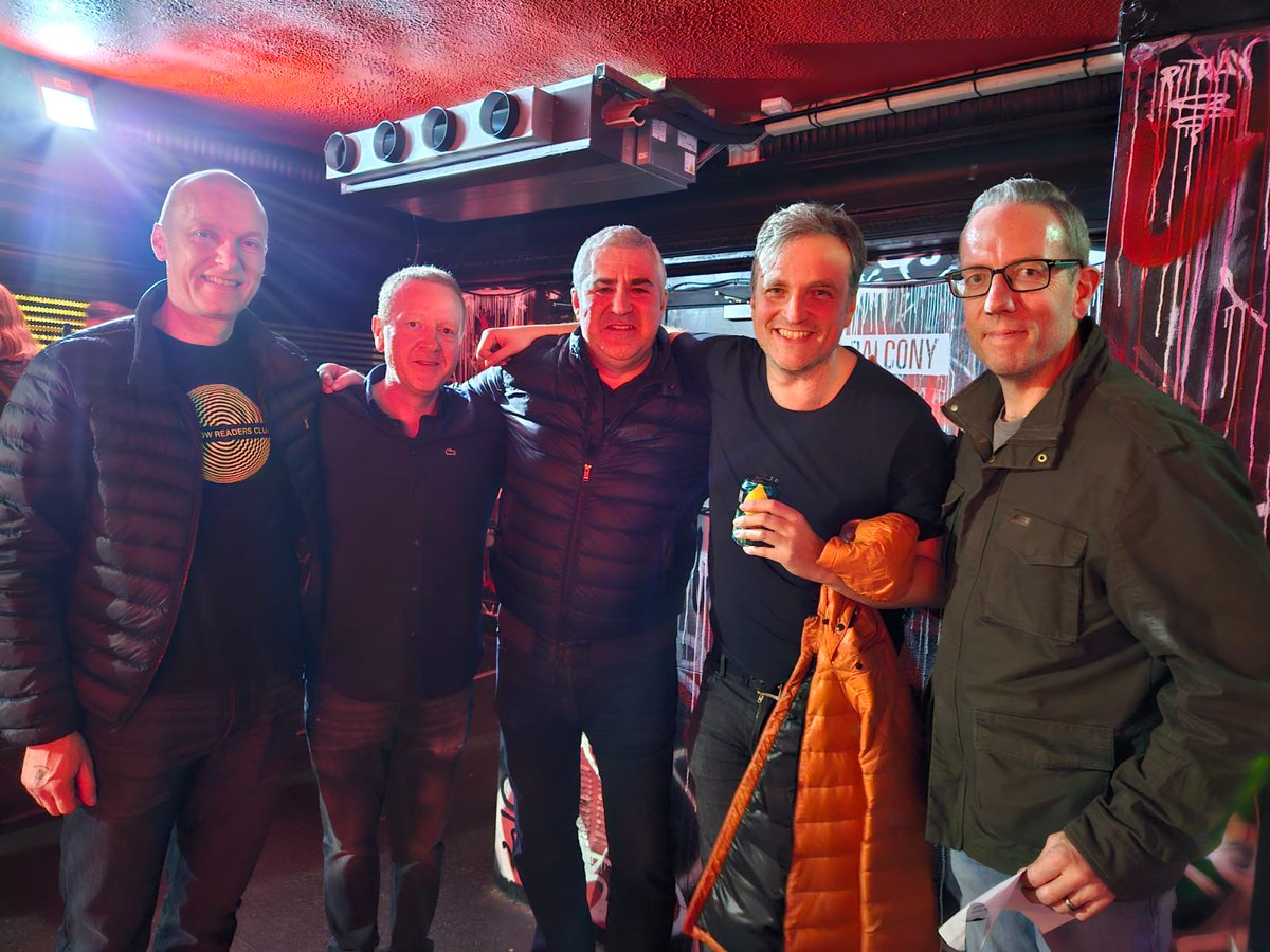 Run2Stand_Still's tweet photo. Awesome @Starsailorband gig tonight @rescuerooms .
@ripsticker had to wear my @slowreadersclub t shirt . 🙂 https://t.co/ICDK8hllVG