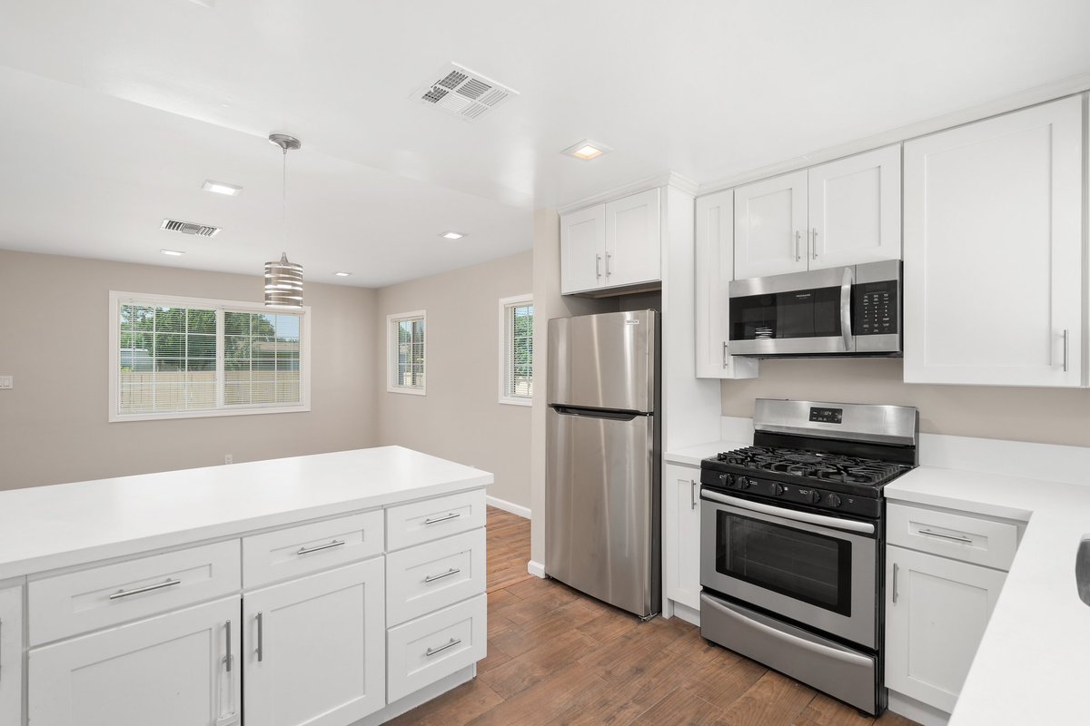 EstatesByShawn's tweet photo. J U S T  S O L D! Congratulations again to my sellers! It’s always a pleasure working with you and your family.

#sold #coldwellbanker #realestate #realestateagent #losangelesrealestate https://t.co/VJ7XAYR7WR