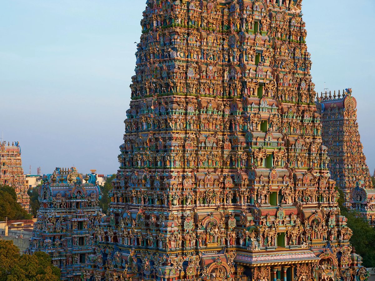 culturaltutor's tweet image. 14. Meenakshi Temple, Tamil Nadu, India

This vast complex has a storied history going back well over 1,000 years. It is a stunning example of Dravidian architecture, with 14 gopura — ceremonial entrance towers — some of them monumental, clad in elaborate technicolour sculpture.