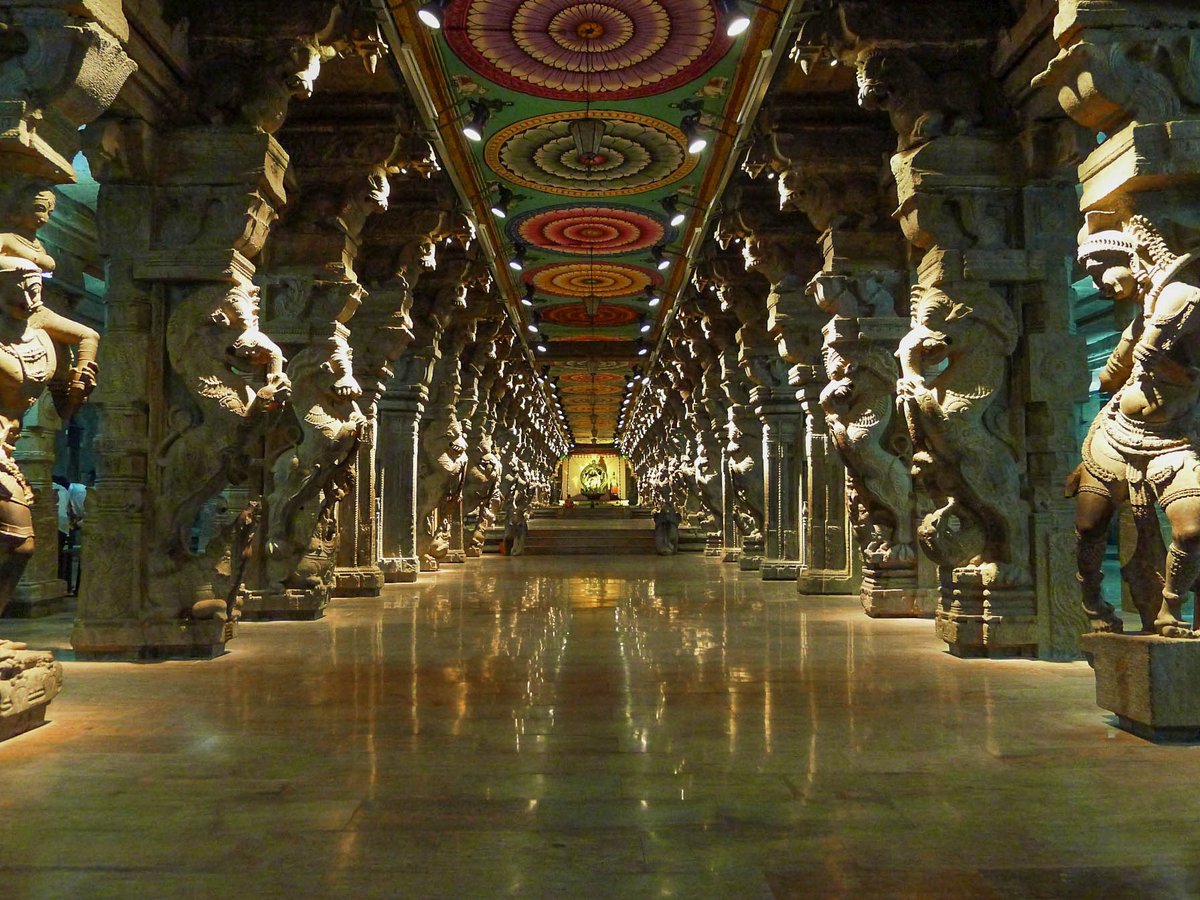 culturaltutor's tweet image. 14. Meenakshi Temple, Tamil Nadu, India

This vast complex has a storied history going back well over 1,000 years. It is a stunning example of Dravidian architecture, with 14 gopura — ceremonial entrance towers — some of them monumental, clad in elaborate technicolour sculpture.