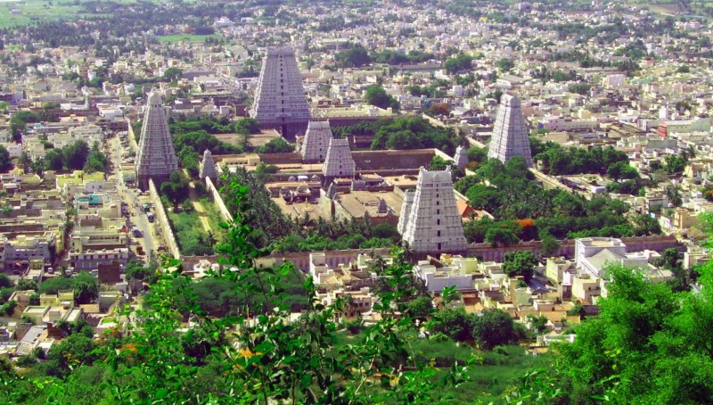 culturaltutor's tweet image. 14. Meenakshi Temple, Tamil Nadu, India

This vast complex has a storied history going back well over 1,000 years. It is a stunning example of Dravidian architecture, with 14 gopura — ceremonial entrance towers — some of them monumental, clad in elaborate technicolour sculpture.
