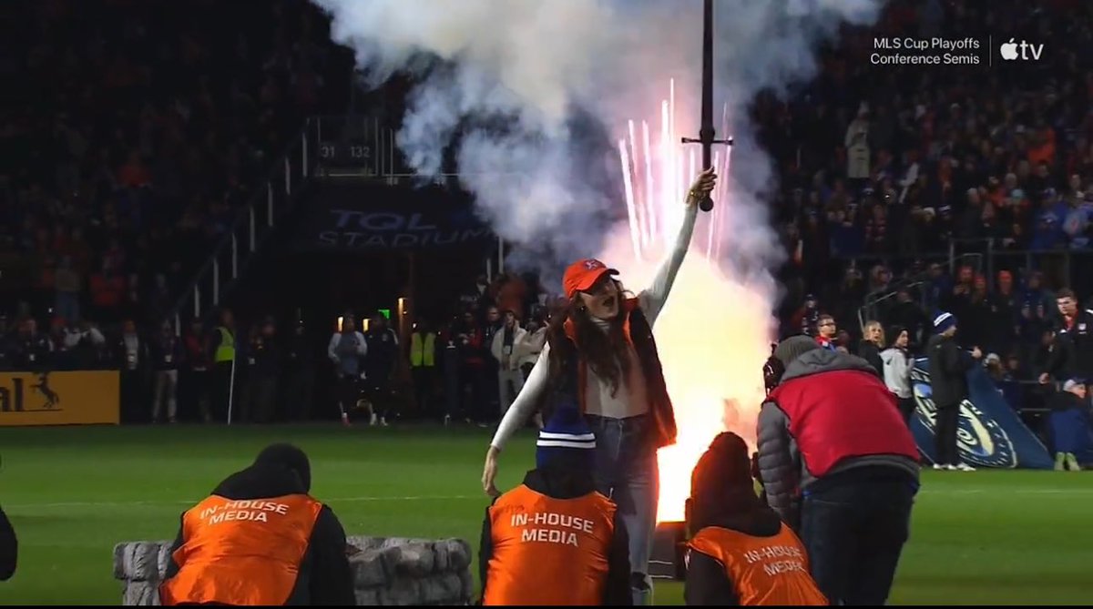 lis_ashlee's tweet image. I just know @ArtButSports has something for this