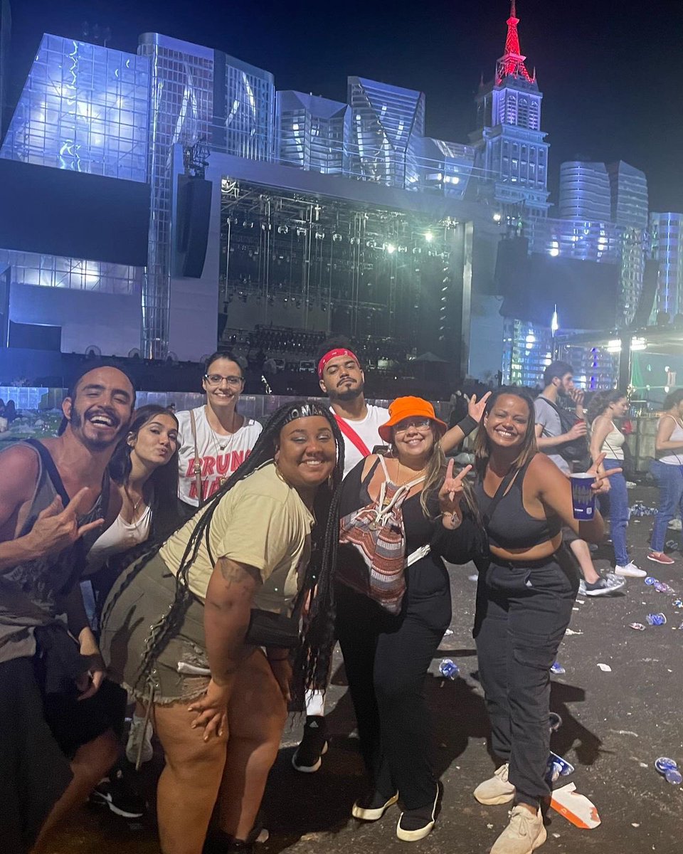 selvahooliganbr's tweet photo. É tarde demais para um #SelfieForMars ?

 Uma fotinha com alguns dos integrantes do nosso grupo, ou melhor: Hooligans! 

SELFIE FOR MARS https://t.co/s281JRj1kN