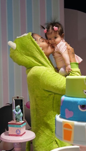 Estefanyboroo's tweet photo. 😍❤ mêsversário da Athena ❤😍 https://t.co/QpeSEK7Ecr