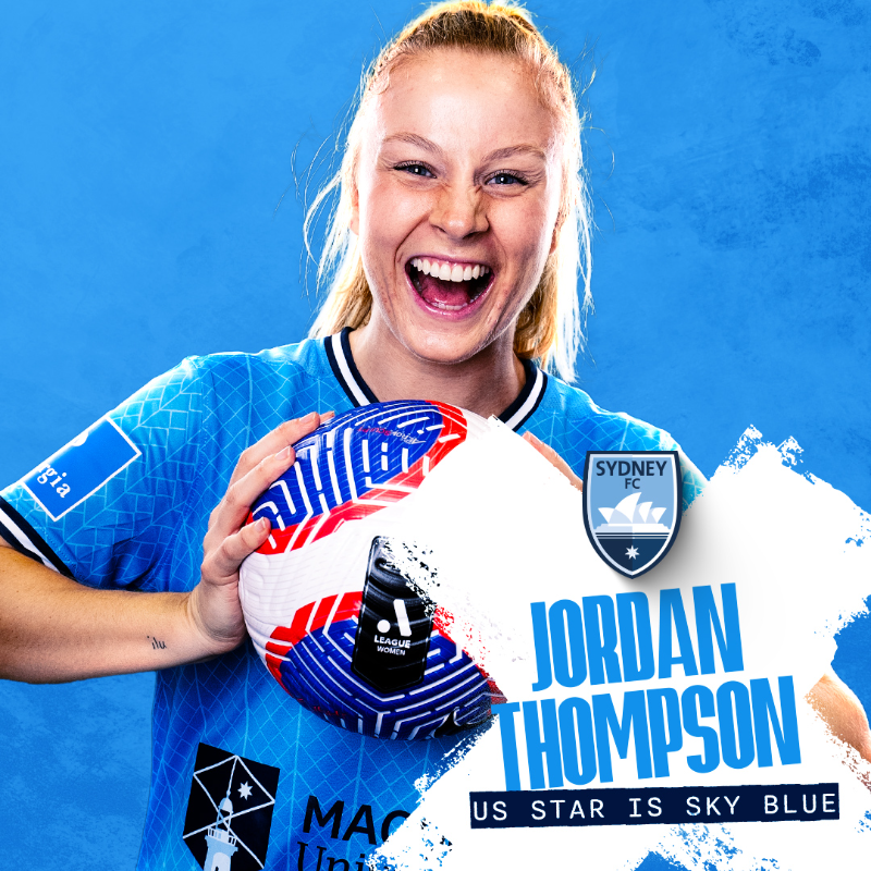 SydneyFC's tweet photo. 𝑾𝒆𝒍𝒄𝒐𝒎𝒆 𝑱𝒐𝒓𝒅𝒂𝒏 🇺🇸

Defender Jordan Thompson joins us on an injury replacement contract and is 𝙞𝙣 today's squad for the visit of Melbourne City ☺️

#SydneyIsSkyBlue
