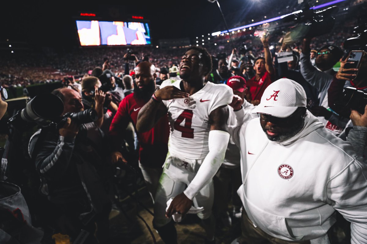 AlabamaFTBL's tweet photo. College Football Man 😮‍💨 https://t.co/AweDUgvNOF