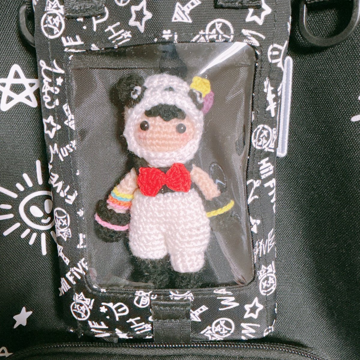 i7_1000's tweet photo. わくわくでひたるにむかっている！

ビーズ刺繍がんばった！
ネイルは #NANDER 風にしてみました。貼って固めるジェルタイプにセリアのシールだけど、いい感じに出来た😆✨

ミニLiSAちゃんも連れて行きます！

#LANDER
#LANDERツアー https://t.co/8mZkuIKtEC