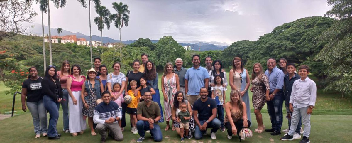ESAenSuramerica's tweet photo. 🇸🇻 Conmemoramos, de manera simultánea, el Día Nacional del Salvadoreño en el Exterior en 4 ciudades de Colombia.

Los compatriotas de:
📌 Cali
📌 Barranquilla
📌 Cartagena
📌 Medellín

Disfrutaron de estas actividades en honor al esfuerzo, trabajo y dedicación de la #DiasporaSV. https://t.co/ESd7L4SKLK