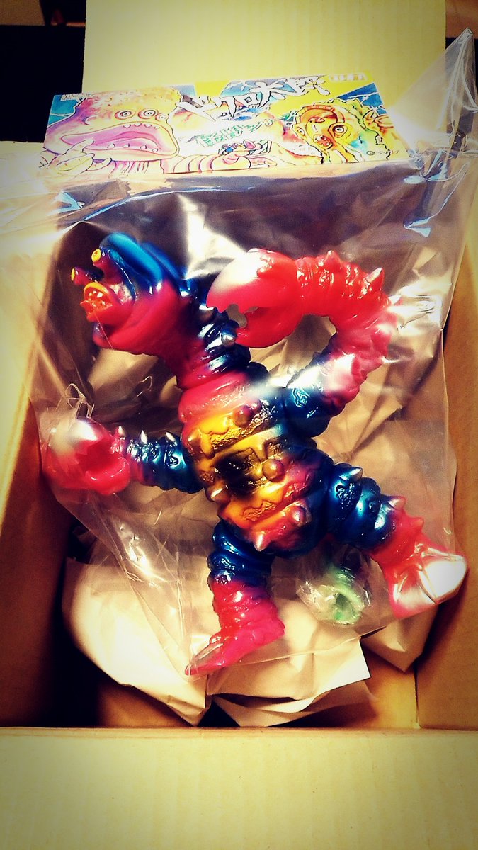 kojimakichi's tweet photo. エレカブさんのソフビ
10体目となりました。

箱から出すこの瞬間が、たまらん。
いい色です。
顔もいいです。

＃エレカブ
＃ソフビ https://t.co/VolkMlH5fc