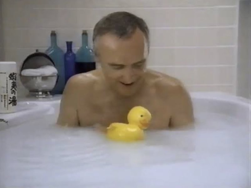 Robin34314742's tweet image. #いい風呂の日🛀🫧

#DennisHopper✨

ツムラ｢日本の名湯 アヒルちゃんプレゼント｣CM [#デニス・ホッパー] 1995/11
▶️youtu.be/1myPXev2Txw?si… @YouTube