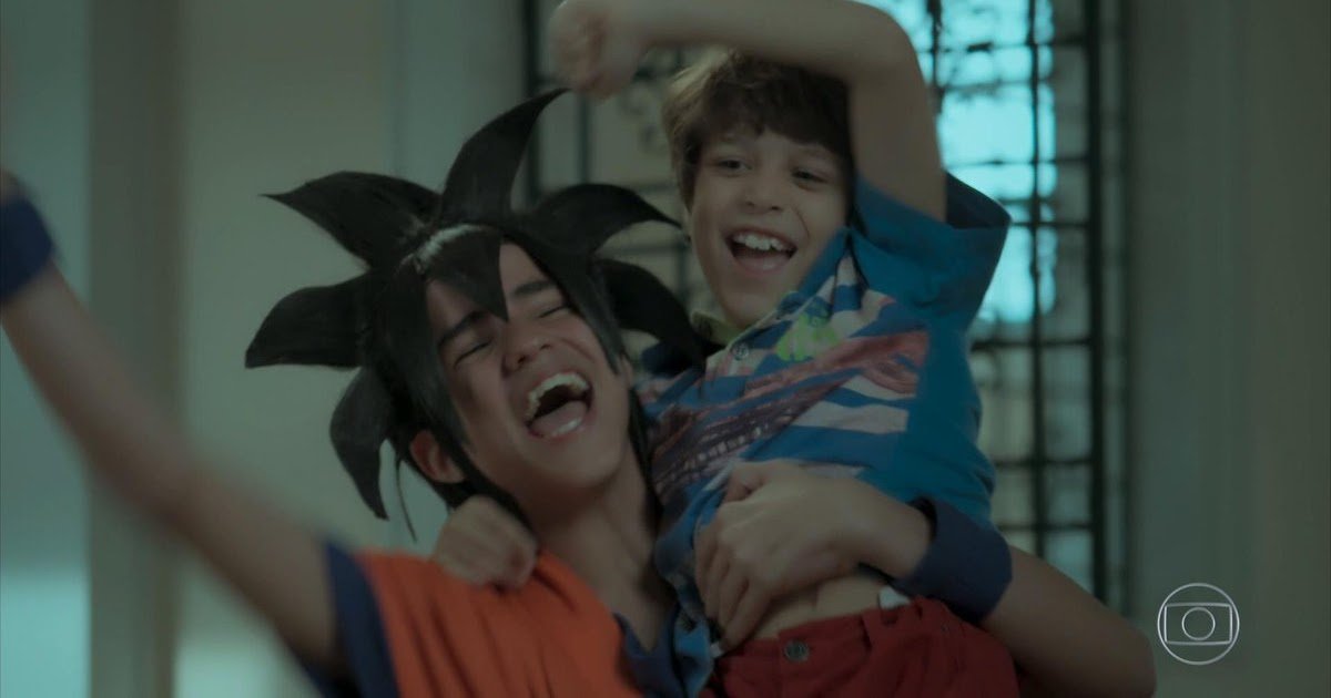 ZAMENZA's tweet image. O tamanho do João Bravo, o Dedé de #AForçadoQuerer. O tempo voa.