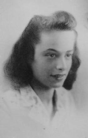 26 November 1921 | A Dutch Jewish woman, Bertha van den Berg, was born in Padang in Indonesia (then Dutch East Indies).

In September 1942 she was deported to #Auschwitz. She did not survive.