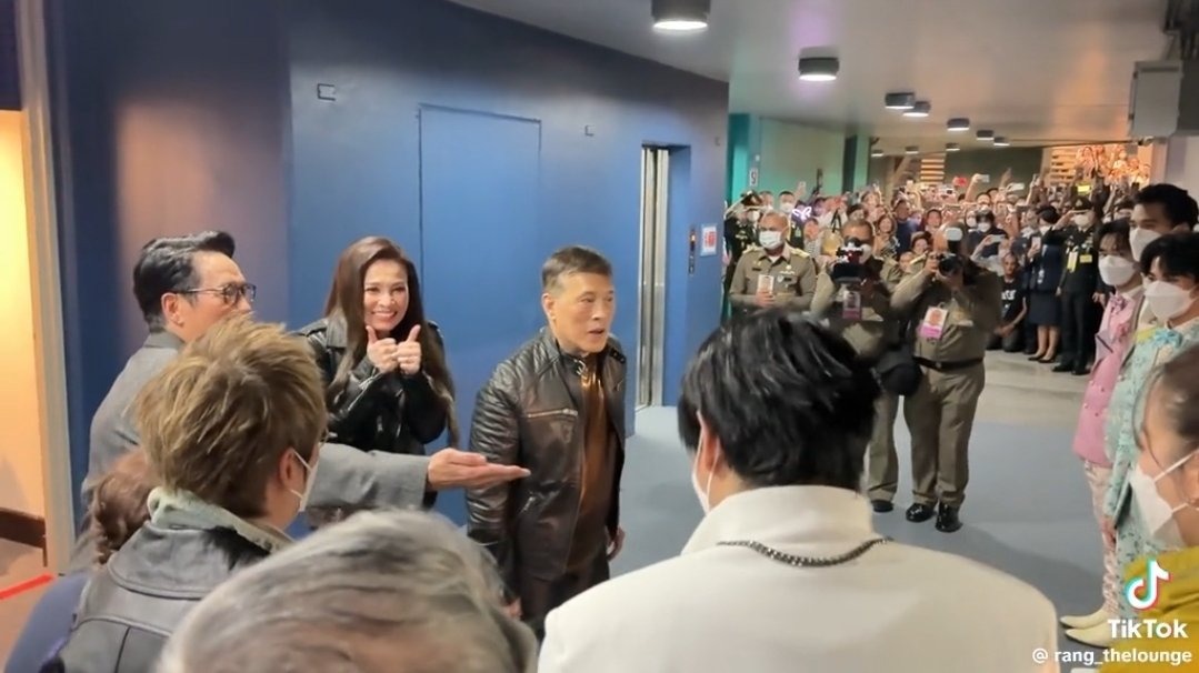 somsakjeam's tweet image. นี่นะคร้าบ
โอ้โฮ ชูนิ้วโป้งเลย!