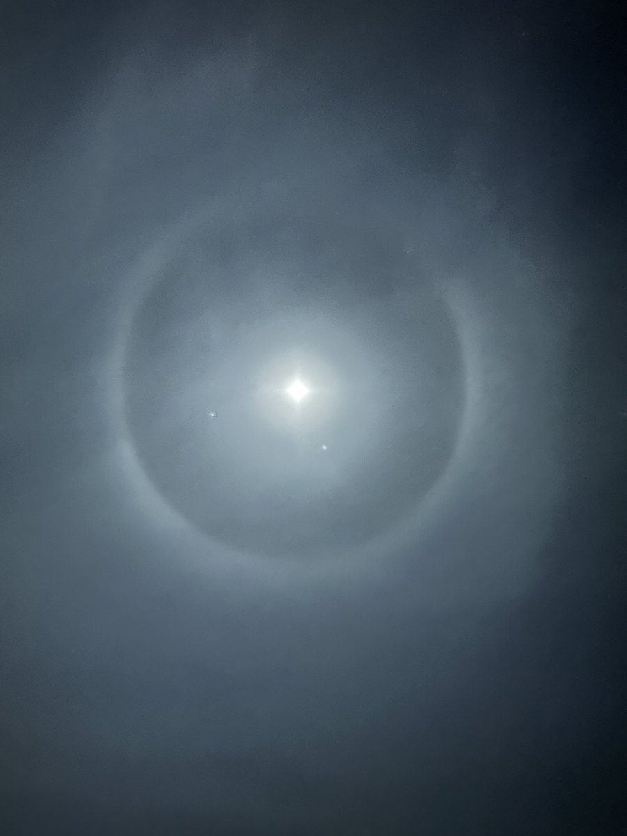 Equality4_all_'s tweet photo. @Heywoodharriet_ Seen it tonight and took picture too.  Can’t believe it’s seen so many places.  I am in middle Ohio #moonhalo https://t.co/vN2KMueE7E