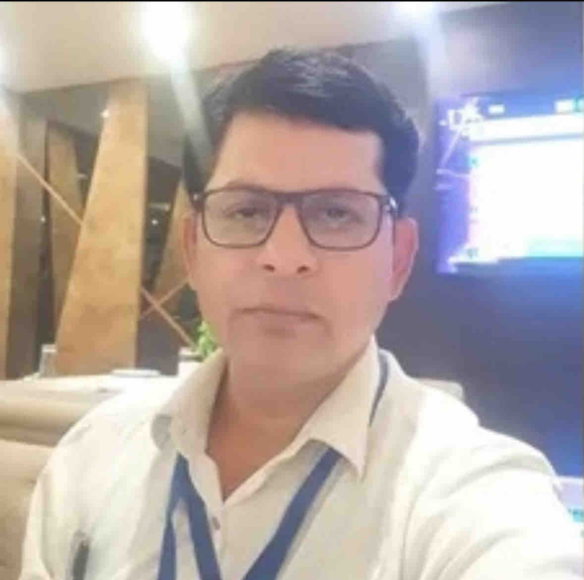 मध्यप्रदेश में माफिया राज जारी,
— रेत माफियाओं ने पटवारी को कुचला, मौक़े पर ही मौत;

मध्यप्रदेश के शहडोल जिले के देवलोंद में अवैध रेत उत्खनन रोकने गए पटवारी प्रसन्न सिह की रेत माफियाओं ने ट्रैक्टर से कुचलकर हत्या कर दी।

मोदी जी,
ये है आपके सुशासन की तस्वीरें ❓

“जंगलराज”