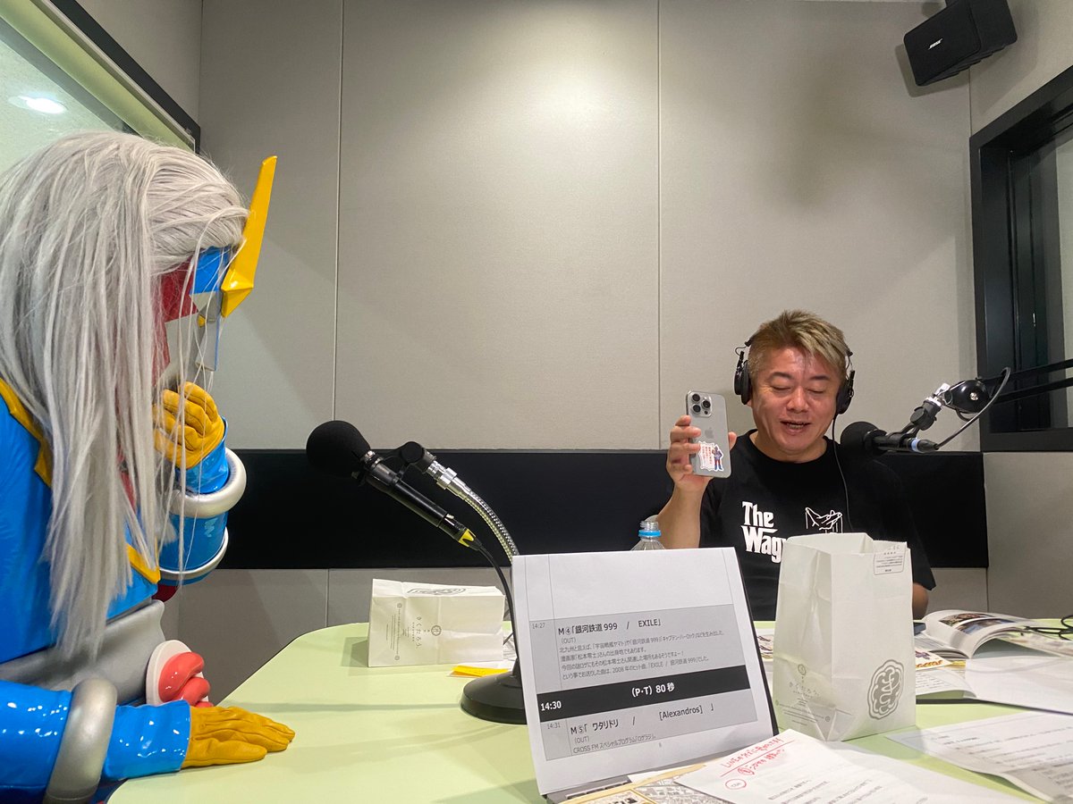 crossfm787's tweet photo. バカチンガーステッカー貼ってく��た！

＃謎ロゲ
＃バカチンガー
＃CROSS https://t.co/KMhjC1hZys