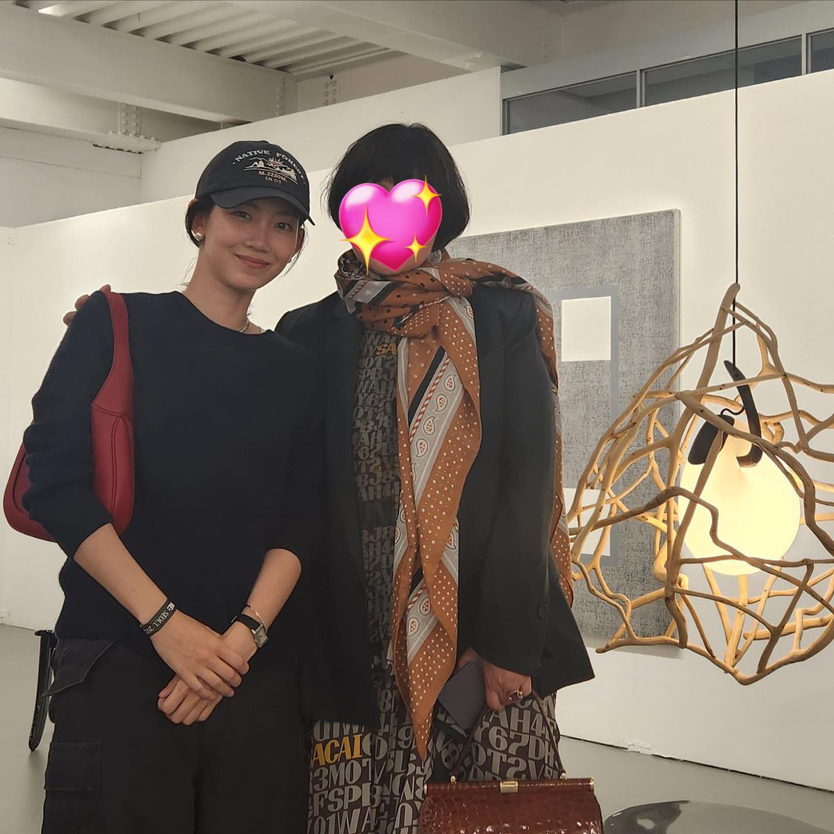 231105 hino2033 Instagram Update

"The people that I met at #defineseoul #artbusan. From #HospitalPlaylist to #BeastsClawingAtStraws to #ReflectionOfYou I have been a fan of #ShinHyunBeen @/hyunbeenshin ❤️❤️❤️❤️ 👍🏼👍🏼👍🏼👍🏼 👏🏼👏🏼👏🏼👏🏼" 

#신현빈