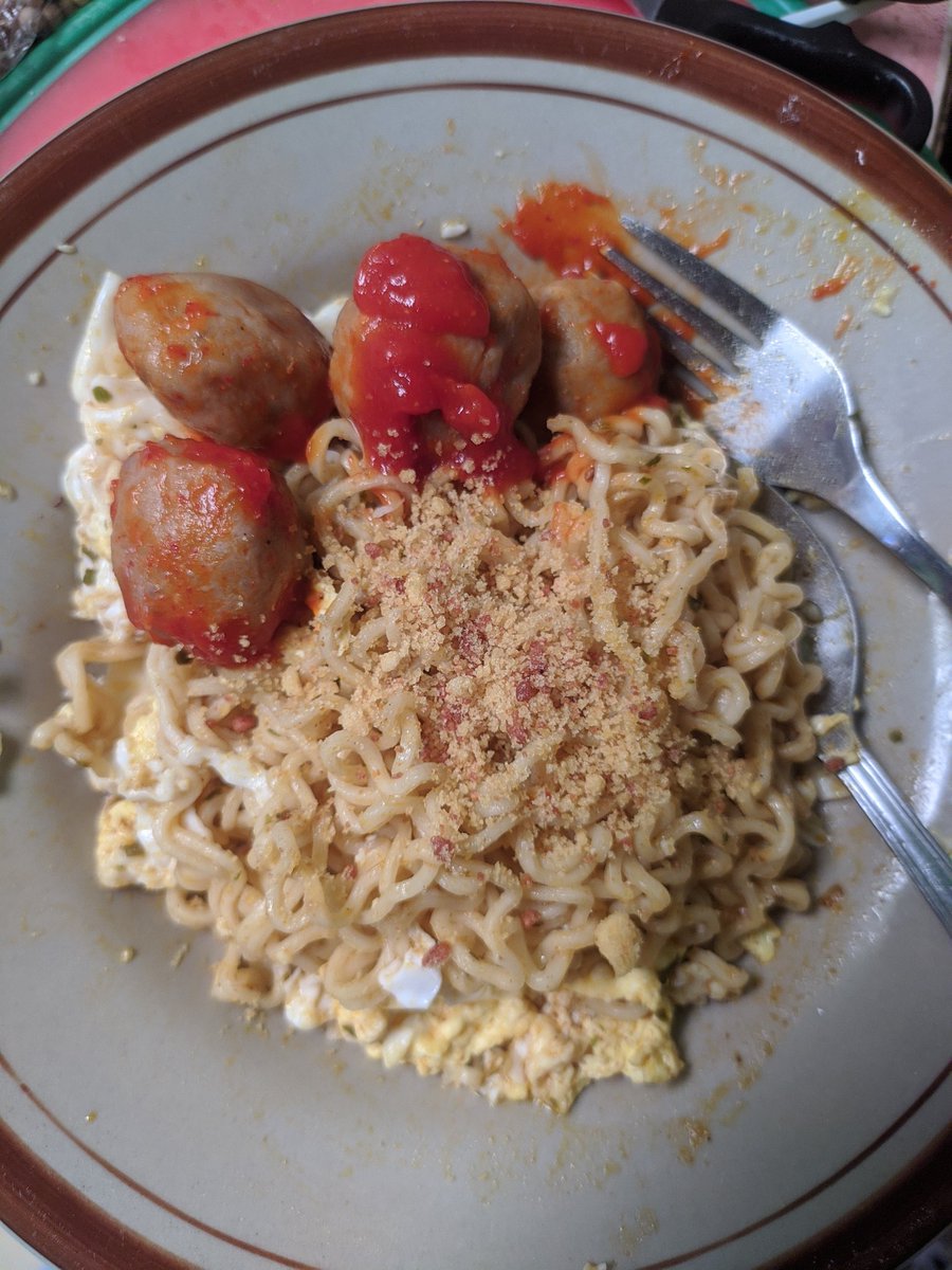 lndardn's tweet photo. @FOODFESS2 bikin mi gaga jalapeno, udah mau abis kok enak banget ini mi goreng pedes rasa soto, lahh ini kan mikuahh kenapa gapake kuahh 🤌🏻
tp srrius ini enak banget mi kuah dibikin goreng https://t.co/esLD4a2fsT