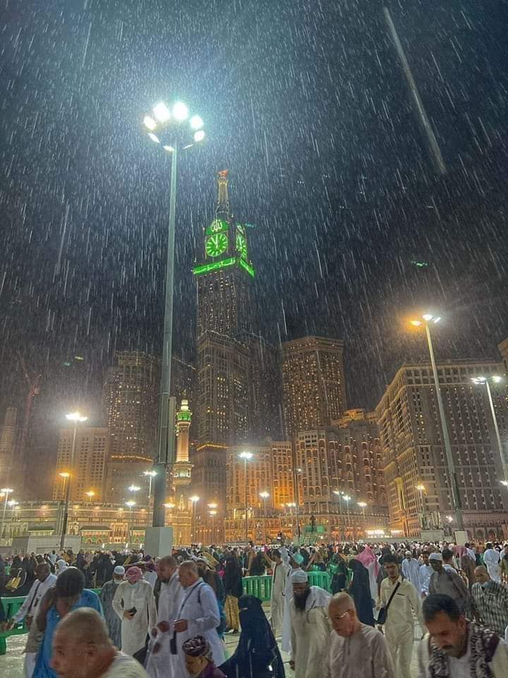 لو قالوا تمنا
بقول مكه وهي تمطر
اللهم بلغنا زيارتها ..فكم لها القلب مشتاق