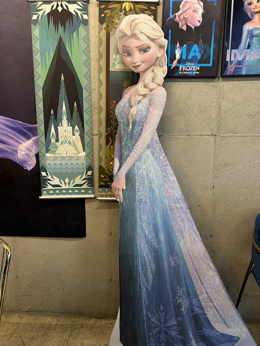 오늘의 라스트원 공개❄️
올라프어드밴쳐 상자, 족자봉, 아크릴스탠드, 양일굿즈, 렛잇고 오너먼트, 아이스퀸 등신대, 라이트 녹구까지 모두 드립니다🩵🩵

#겨울왕국 #엘탄절 #겨울왕국엘사 #엘사생일 #엘사의_눈송이_파티 #엘사랑_함께해 #겨울왕국10주년 #FROZEN #FROZEN_ELSA #HAPPY_QUEEN_ELSA_DAY