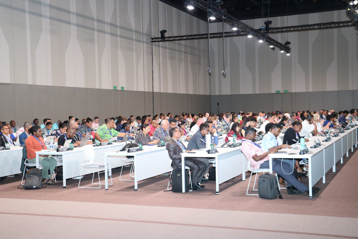 AOSISChair's tweet photo. There is only standing room remaining as island nations in one of their strongest show of representation at a COP are deep in their strategy session on day one of their preparations for negotiations at #COP28UAE
#TimeToAct #ActionforIslands #IslandsMatter https://t.co/YDU2MiCG0V