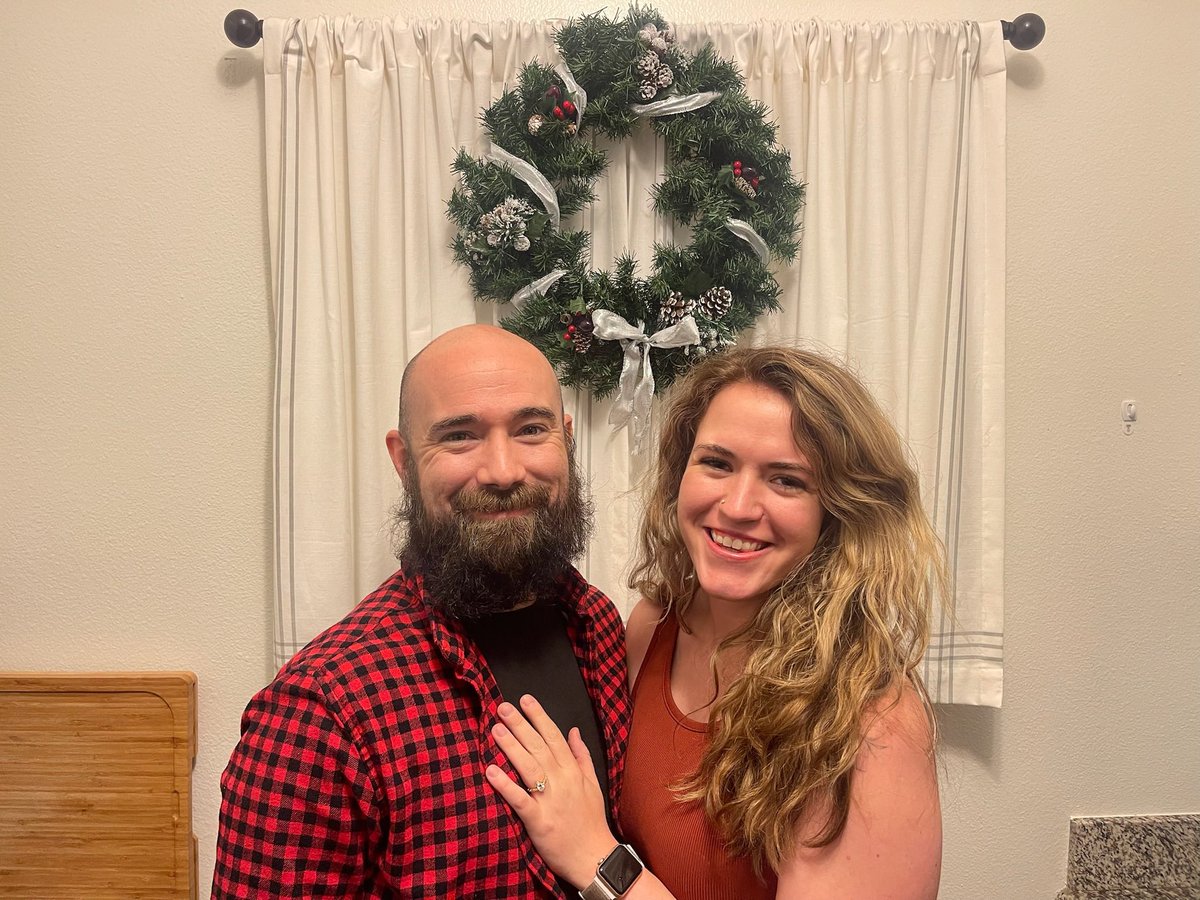 RegdorManages's tweet photo. An amazing thanksgiving with the lovely @AmberYMandt. Hiking, board games, and a lot of carbs https://t.co/bN3fXTUNzN
