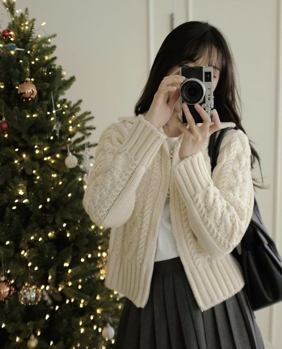 etherealdior's tweet photo. less than a month until christmas! https://t.co/5DmRVMrjKH