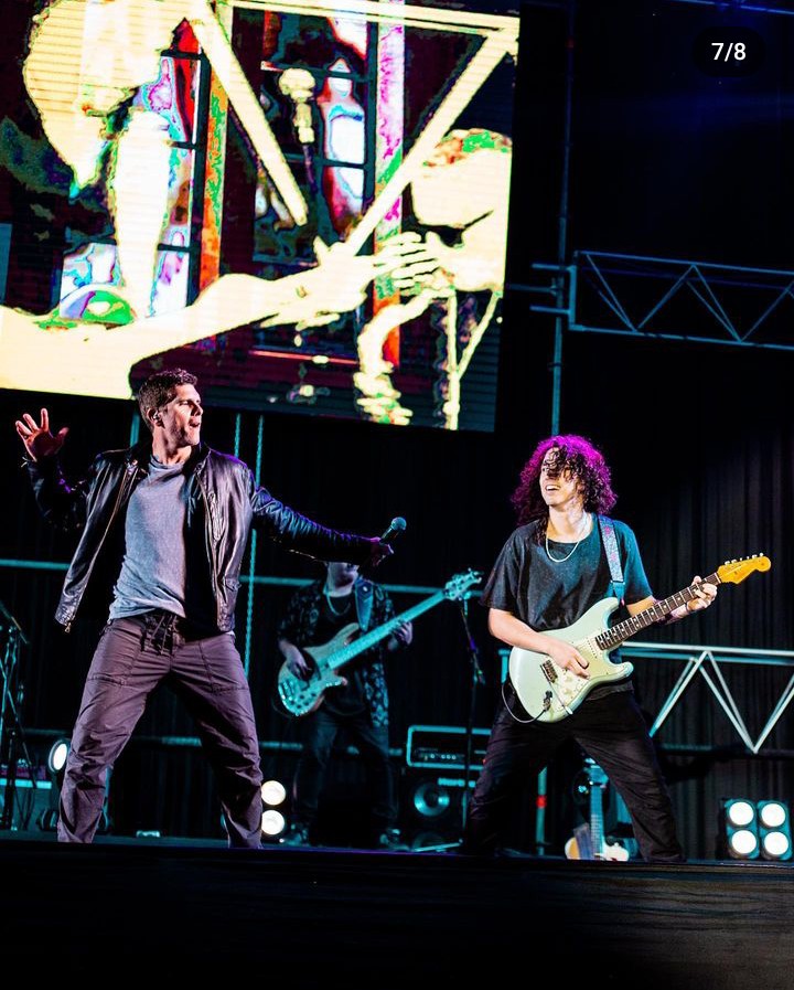 fans_de_meier's tweet image. Hermosa fotografía de Chris en la Gira que hizo por el.peru y este es un comienzo se viene lo bueno para el año 2024 🕺♥️
#chrismeier #tour #peru2023 #Hevueltoacasa