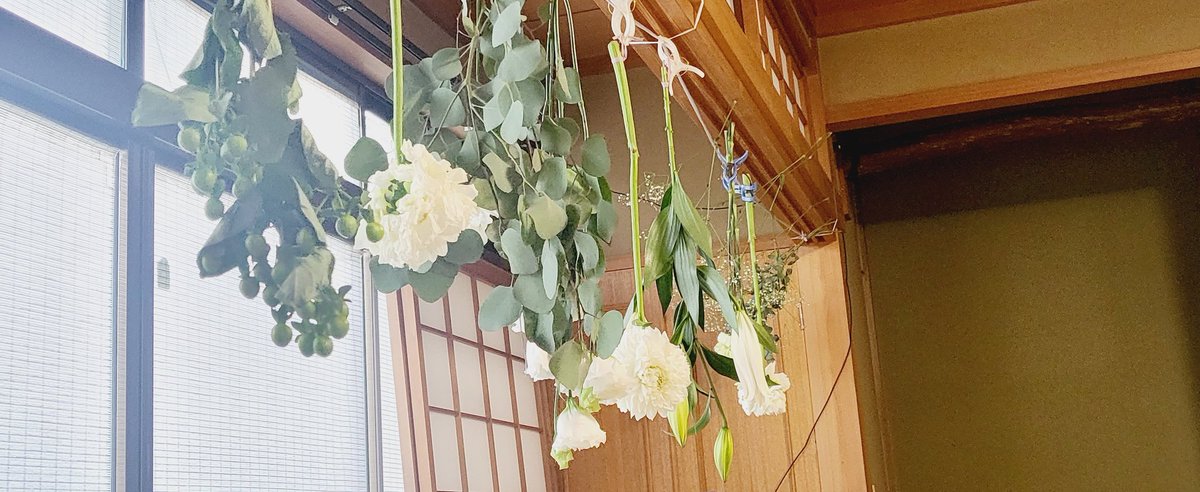 いただいたお花をドライフラワーにします😊
