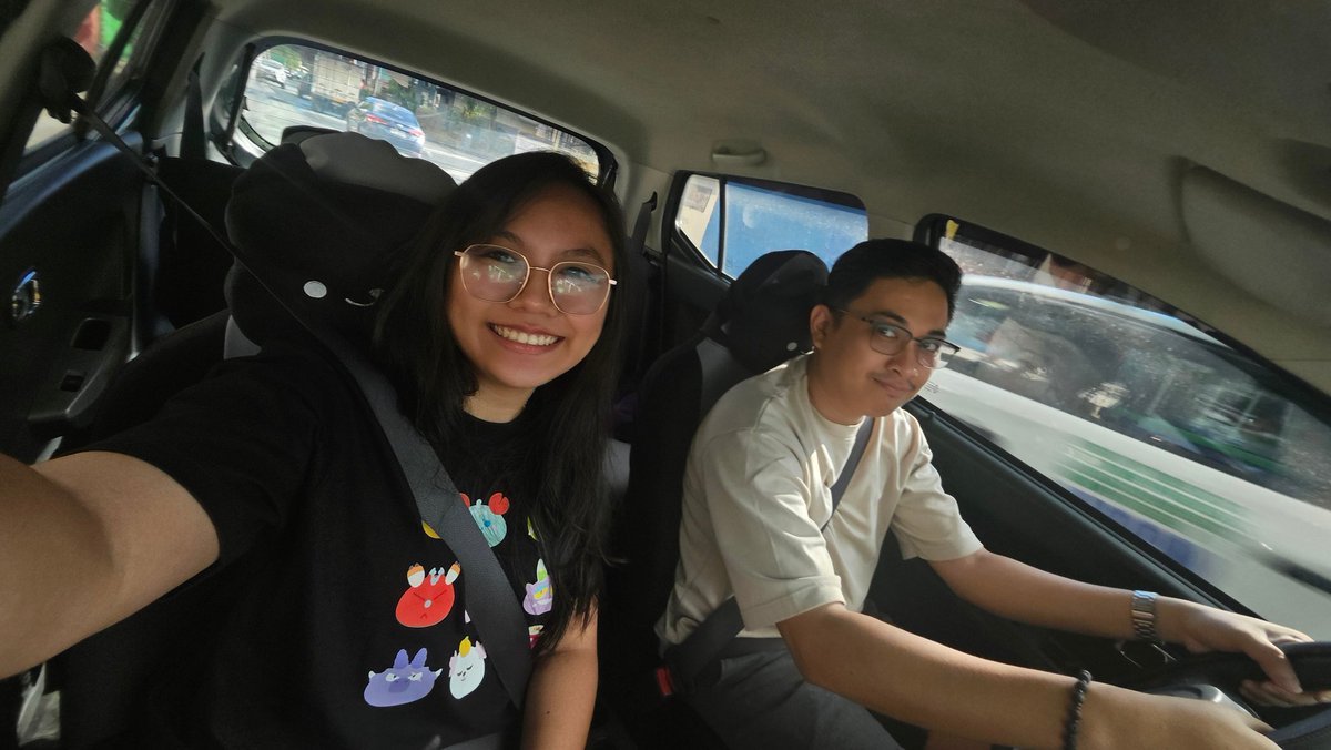 We got so caught up  with all the events last week that we almost forgot it's our wedding menu food tasting today! 😅 On the way to our venue 🙌