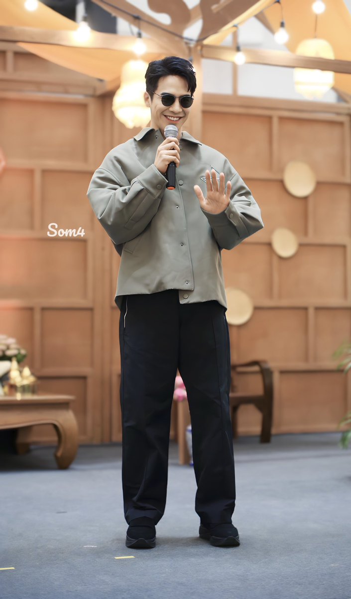 somm4fortw's tweet photo. เขาหล่อเขาควรเป็นแฟนหนู๊วว  #ย้อนเวลาเที่ยวตลาดกรุงศรี https://t.co/FHfuJ6sRgy