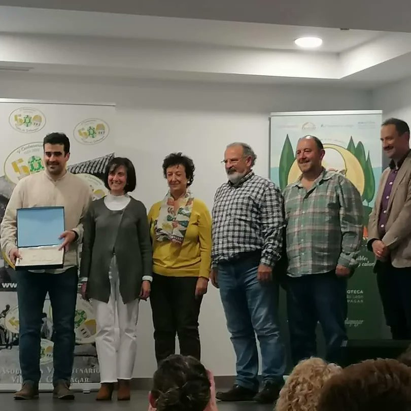 Para continuar con el "V Centenario", el viernes tuvimos una nueva conferencia muy interesante y didáctica. Emilio Greciano, fue capaz de transmitir todo su conocimiento y sabiduría al público que, una vez más, llenaba la biblioteca...