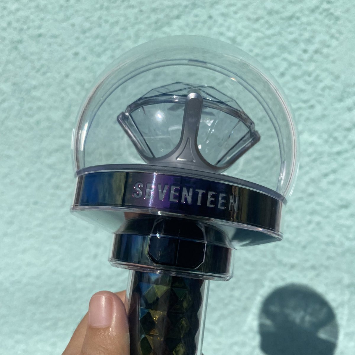 h0eshingi's tweet photo. caratbong finally arrived!! 🥺 first lightstick ko ‘to. HUHU. may ls na rin sa con! thank you so much, @magickartph! second time ordering from this shop and as usual, they do not disappoint! may free wonu pc pa. 😫 SERVED AND LEFT NO CRUMBS. char. #addedtokart 🫶🏻 https://t.co/2zWc9I5QRW