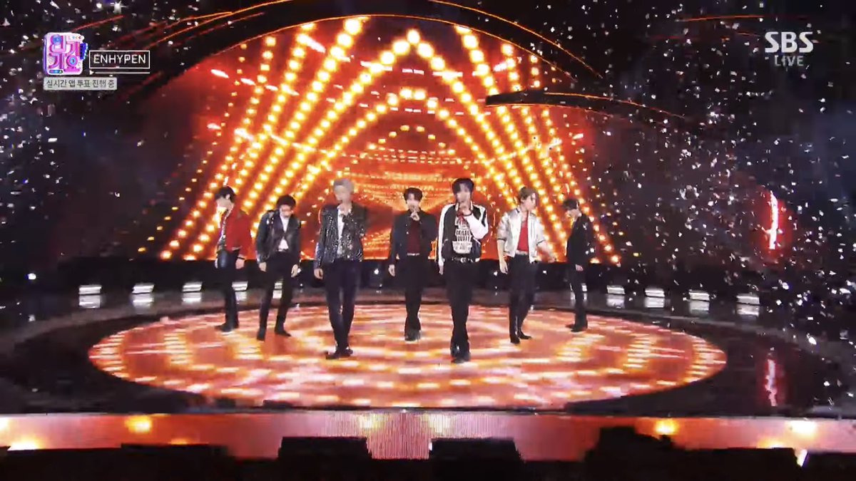 enhypenupdates's tweet photo. An electrifying moment on Inkigayo today as ENHYPEN just performed a striking stage of ‘Sweet Venom’! 🔥

@ENHYPEN_members @ENHYPEN #ENHYPEN #엔하이픈 #ORANGEBLOOD #SweetVenom https://t.co/yDGRHy5hDS