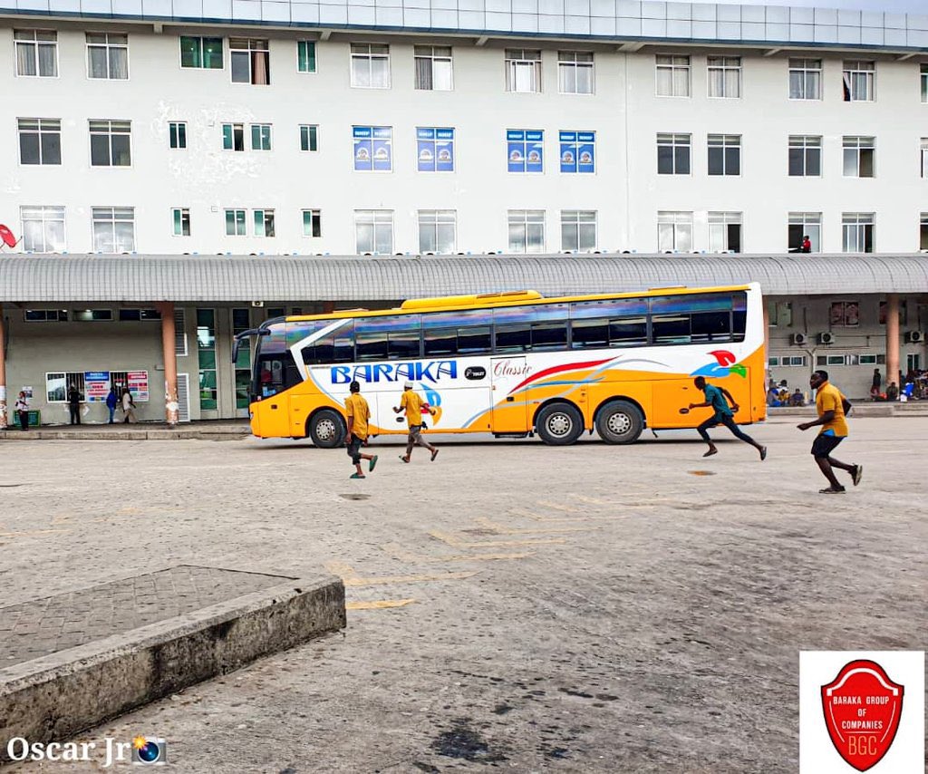 kirigitim's tweet photo. #Ajali x #BarakaClassic
✍️ Ajali ya Bus #BarakaClassic ikitokea #Newala uelekeo #Dar Tuendelee kukemea vitendo hatarishi vinavyoweza kuleta maafa kwa abiria.
✍️ Taarifa kamili itatolewa na mamlaka husika. Pole kwa Abiria wa Baraka, Dereva na Kampuni nzima kwa ajali hii na maafa yote yaliyotokea.