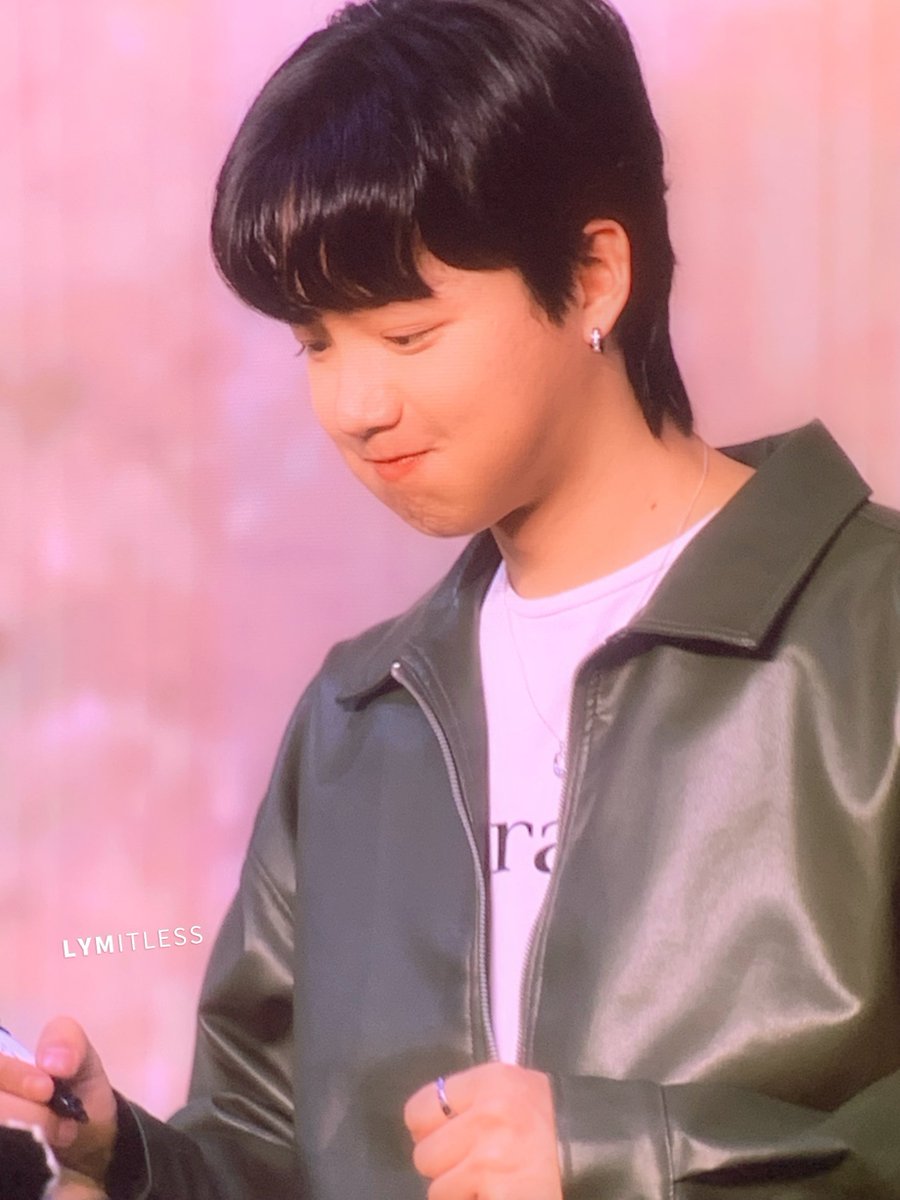_lymitless's tweet image. 231126 빵주먹🍞갓제로💚 #임영민 #영민 #イムヨンミン #ヨンミン #LIMYOUNGMIN #YOUNGMIN