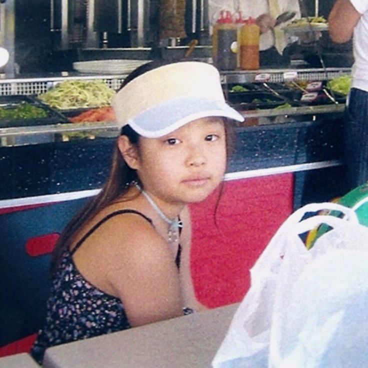 jnkstruestory's tweet photo. a thread of jennie kim, but she gets older as you keep scrolling https://t.co/L9djOidry4
