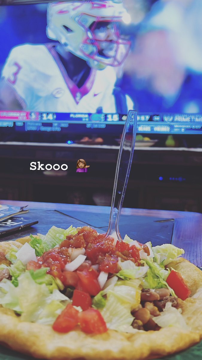 ToTah_NAZ's tweet photo. Skoo… #NavajoTaco or #IndianTaco 🤷🏽♀️
#FSUFootball #ChopChop https://t.co/WmKibOZ9Jw