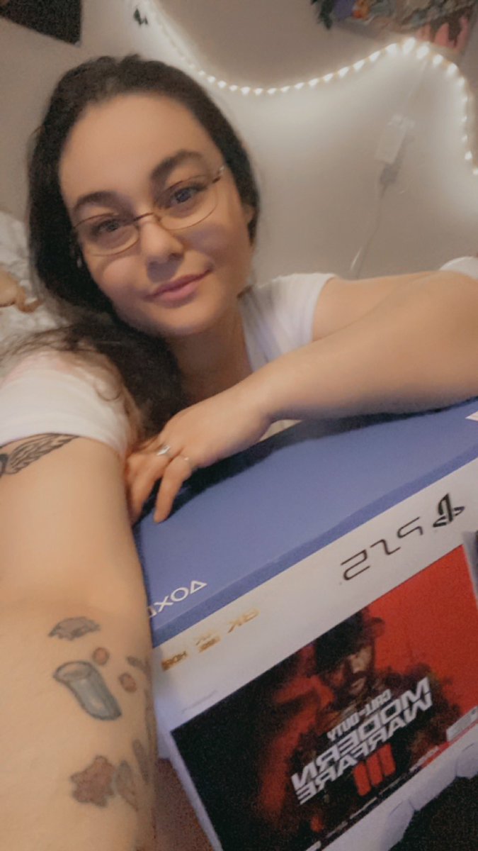 CupCakeMunchy's tweet photo. Hello my fellow friends!! I’ve missed you all! As promised, I’m back to streaming full time! Come join in on the stream tonight with a giveaway for my return! https://t.co/PQxYUZijKM 🦄💕 https://t.co/KGYxKzaLaz