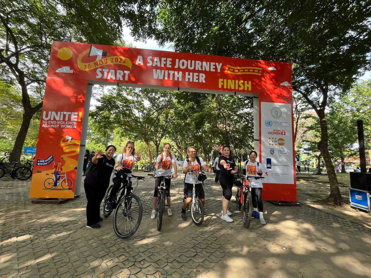 SwedeninTH's tweet photo. Violence against women must come to an end ✋🏽 ✋🏾 ✋🏻#NoExcuse#16days. This morning we joined w many others biking to raise awareness and take stand. More than 130 women are killed every day. In their own homes. https://t.co/hWmCoLTJKN
