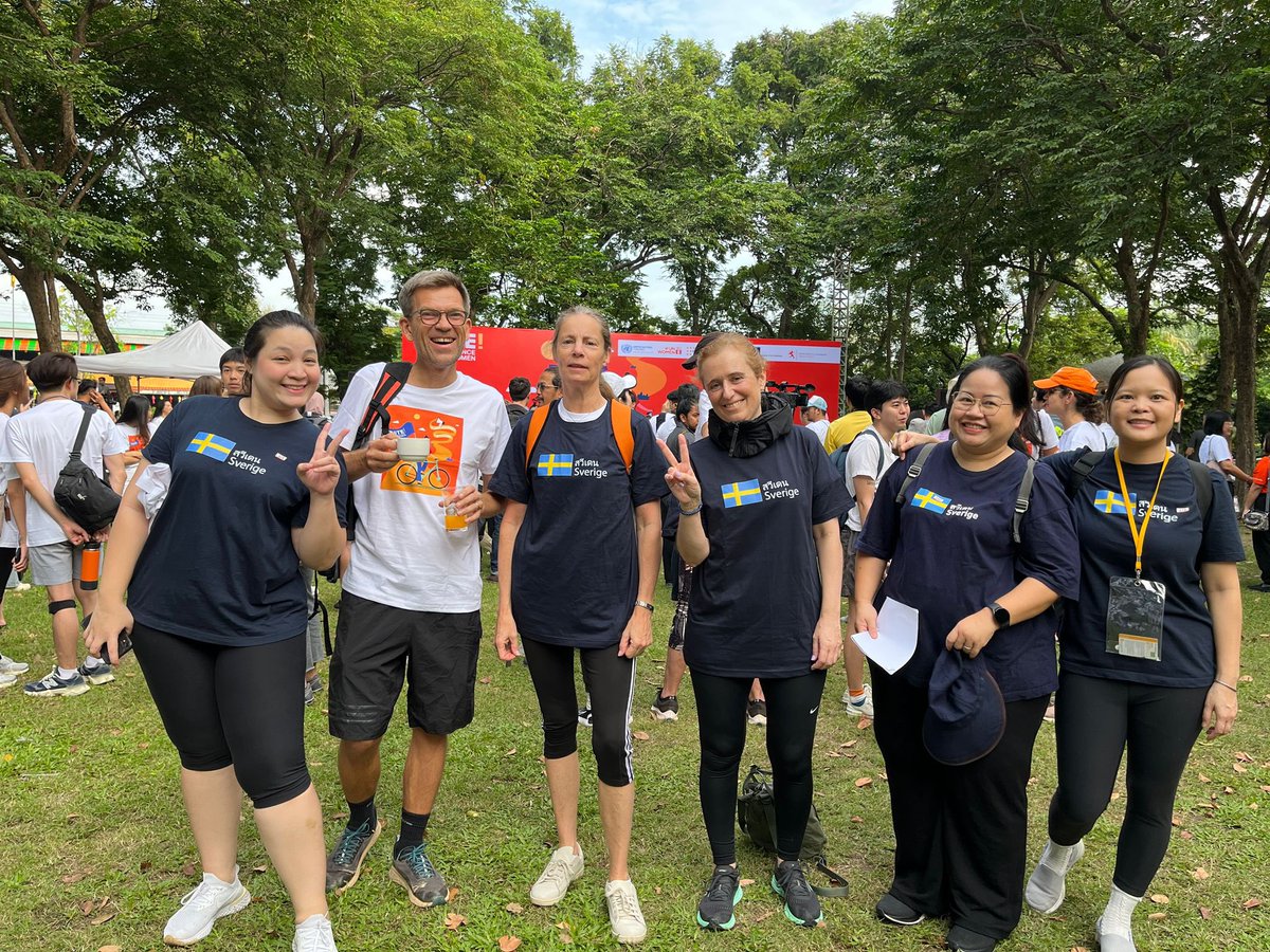 SwedeninTH's tweet photo. Violence against women must come to an end ✋🏽 ✋🏾 ✋🏻#NoExcuse#16days. This morning we joined w many others biking to raise awareness and take stand. More than 130 women are killed every day. In their own homes. https://t.co/hWmCoLTJKN