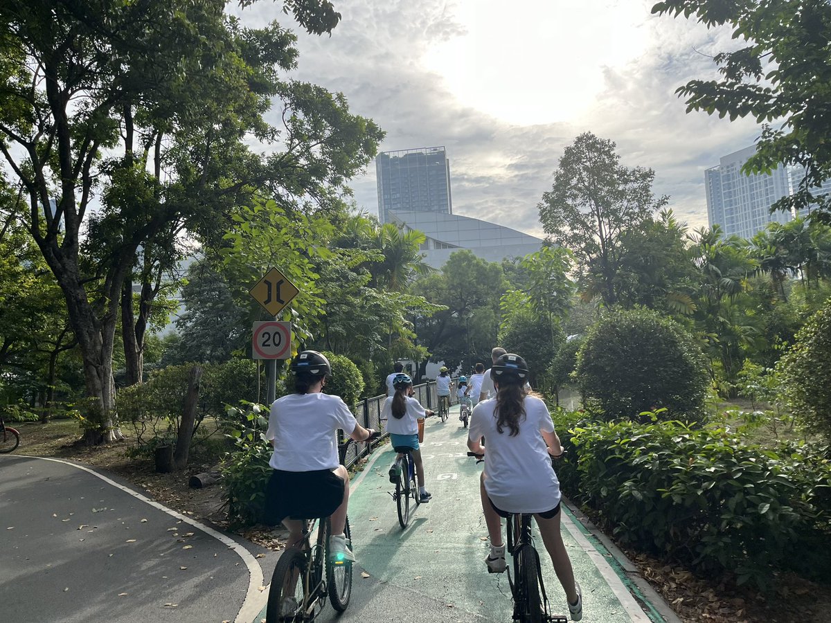 SwedeninTH's tweet photo. Violence against women must come to an end ✋🏽 ✋🏾 ✋🏻#NoExcuse#16days. This morning we joined w many others biking to raise awareness and take stand. More than 130 women are killed every day. In their own homes. https://t.co/hWmCoLTJKN