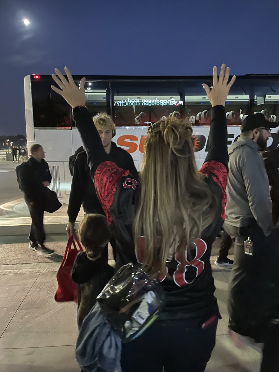 AlliCald29's tweet photo. Last game of the season…..
I never tire of watching this kid….
Win or lose
@AztecFB #GOAZTECS #58isgreat
@moon_man505 https://t.co/h2Irhiv2aC
