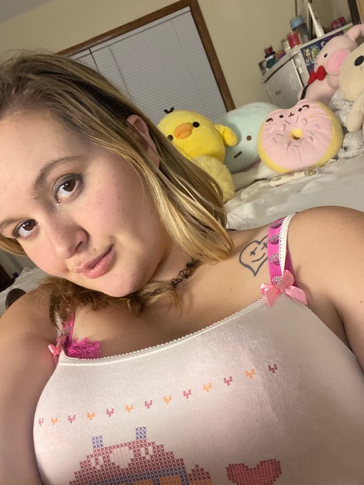 Y&rsquo;all your girl forgot to eat dinner so imma try to eat and then hopefully get back on 😭 https://t.c<a href="/tag/memes2020"class="tags"><span>#memes2020</span></a>